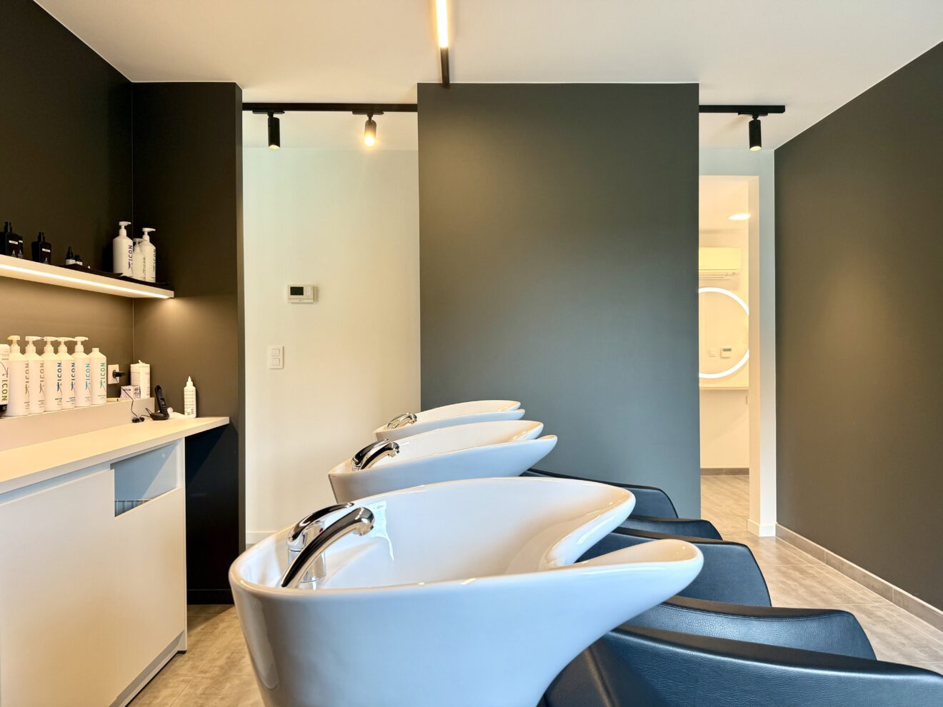 Aménagement du salon de coiffure Karakthair Gooik - PAC interiors