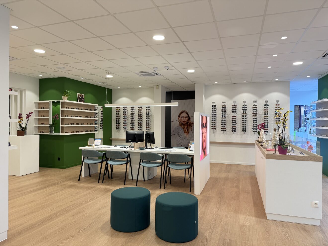 Interieurinrichting opticien Oogwereld Deinze - PAC interiors