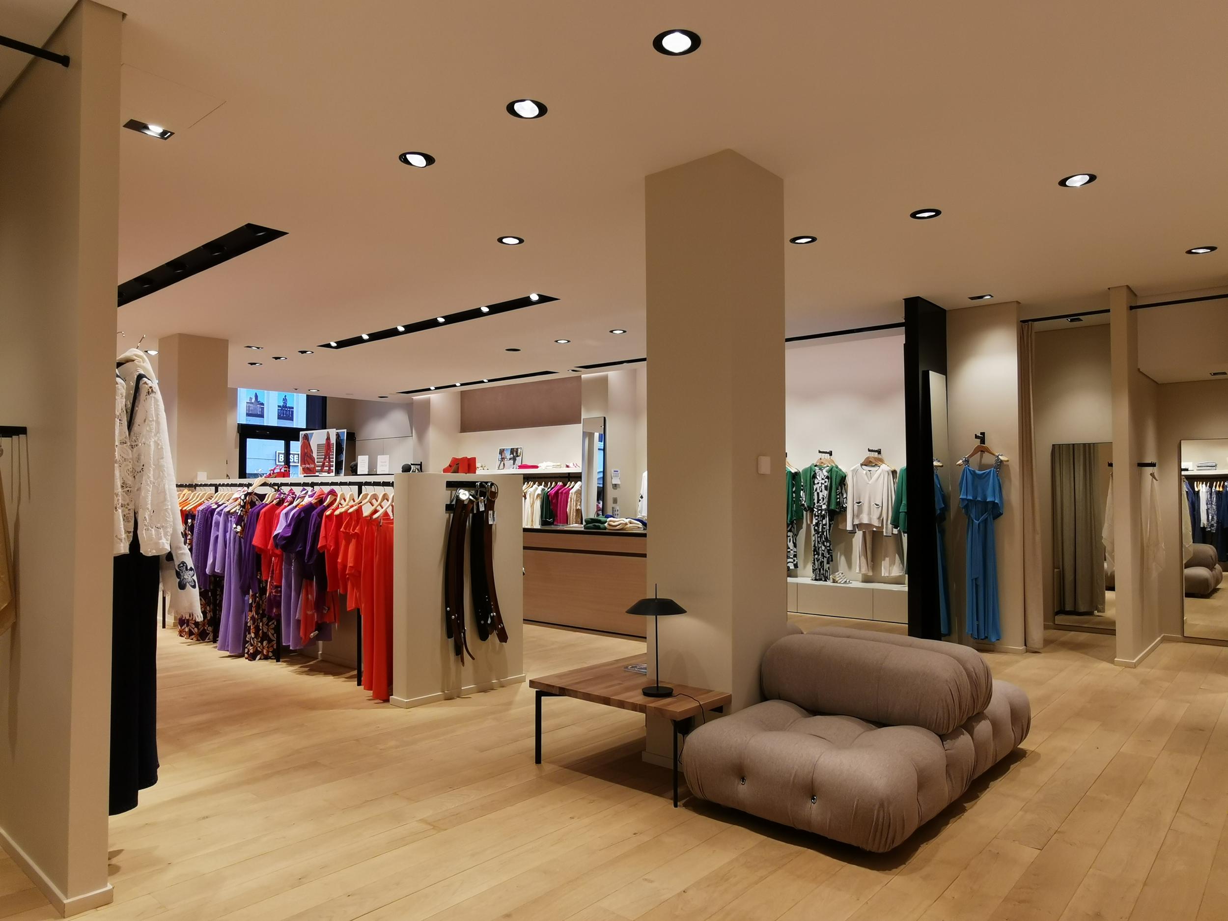 Caroline Biss Kortrijk - winkelinrichting PAC interiors