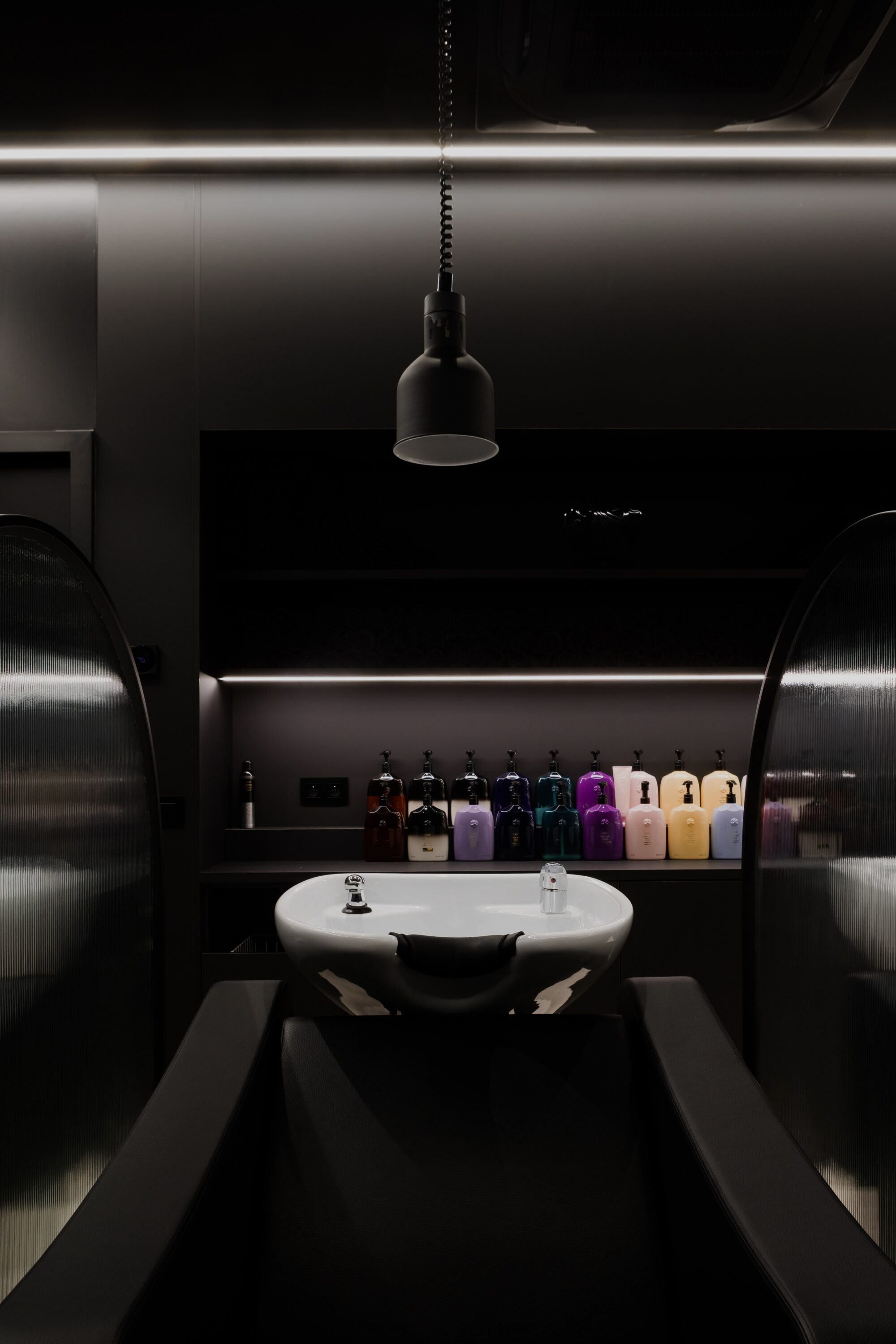 must-hair Brasschaat - kapsaloninrichting PAC interiors