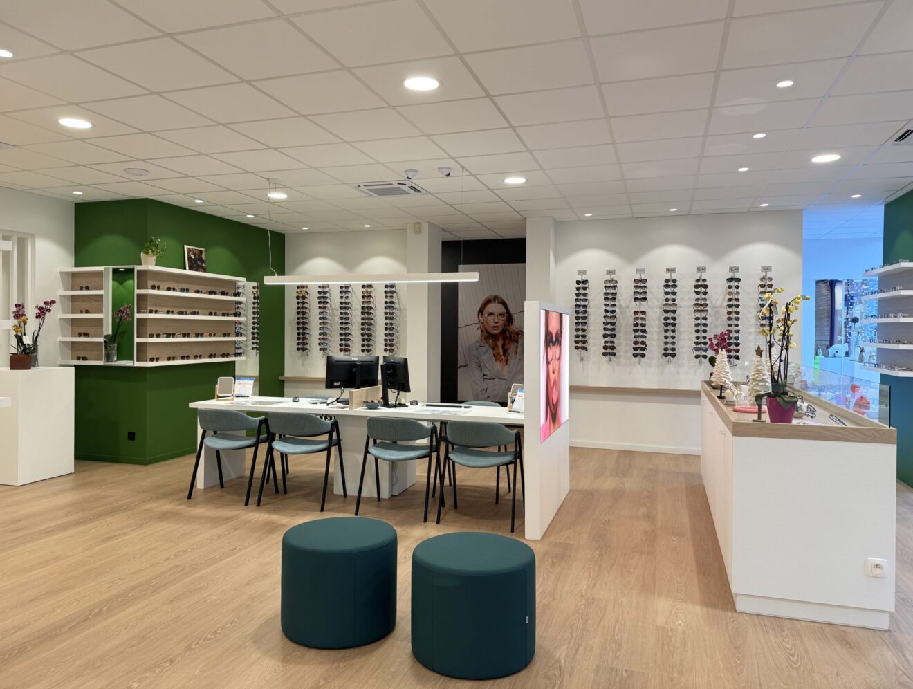 Interieurinrichting opticien Oogwereld Deinze - PAC interiors