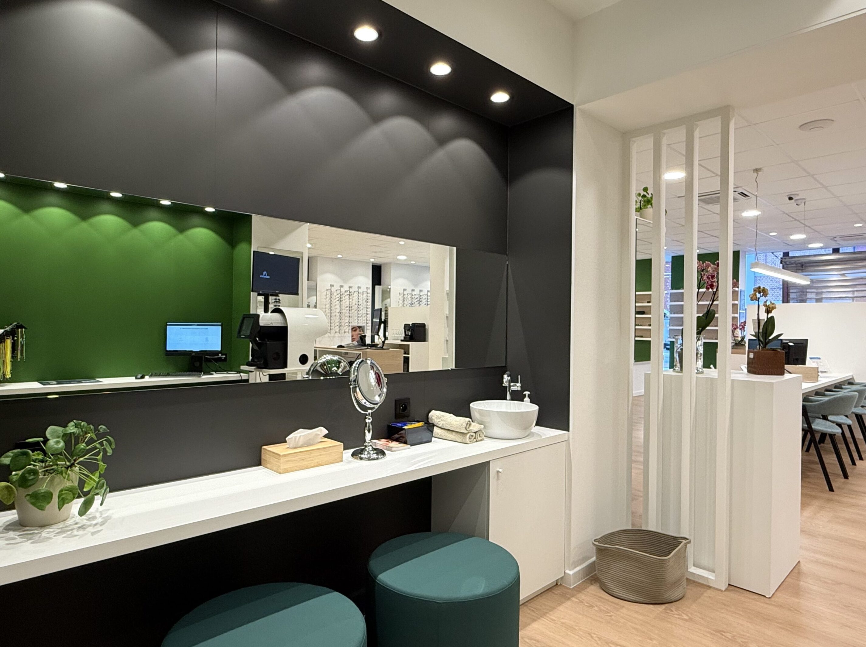 Interieurinrichting opticien Oogwereld Deinze - PAC interiors