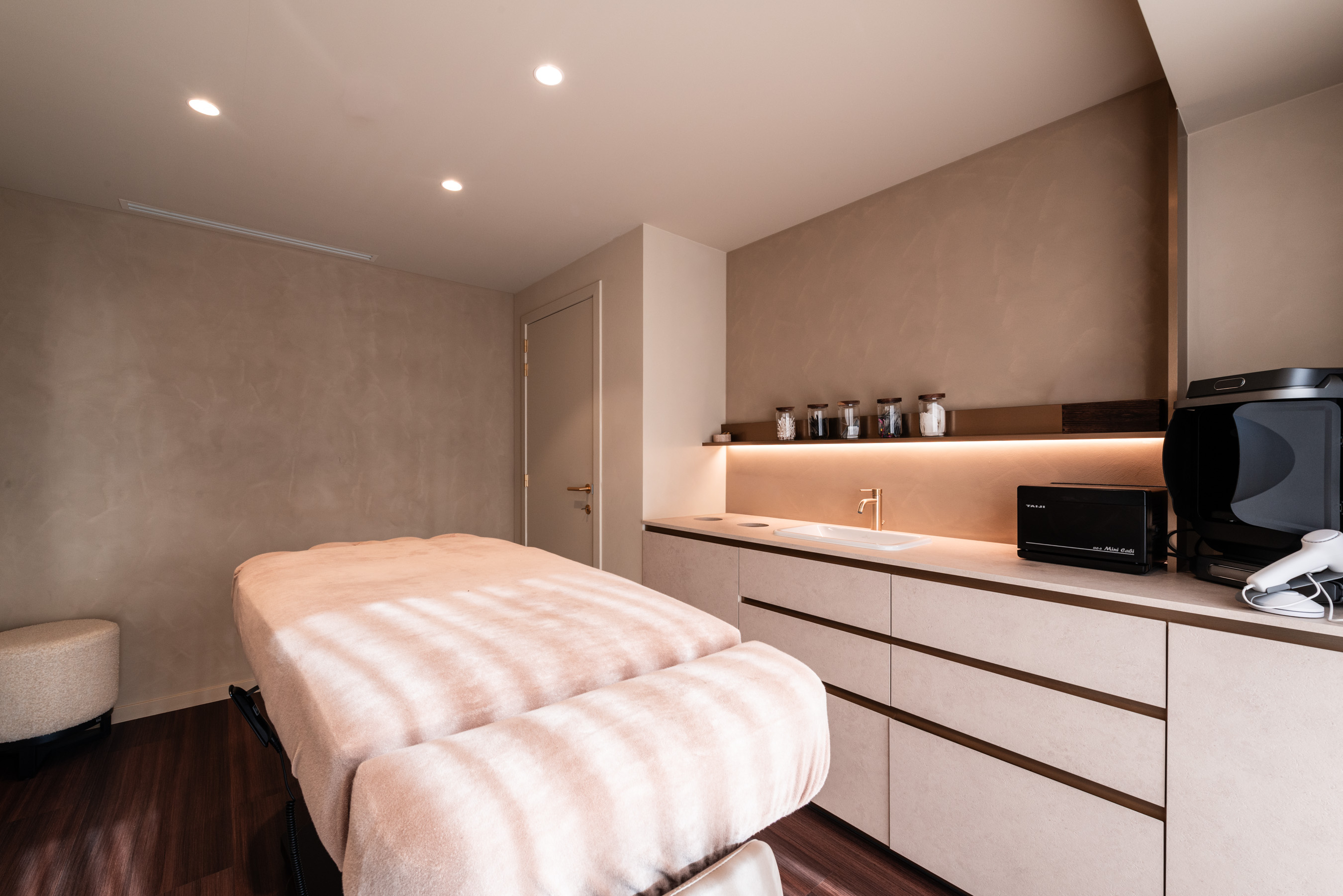 Velvel Beauty Brasschaat - Beautysaloninrichting PAC interiors