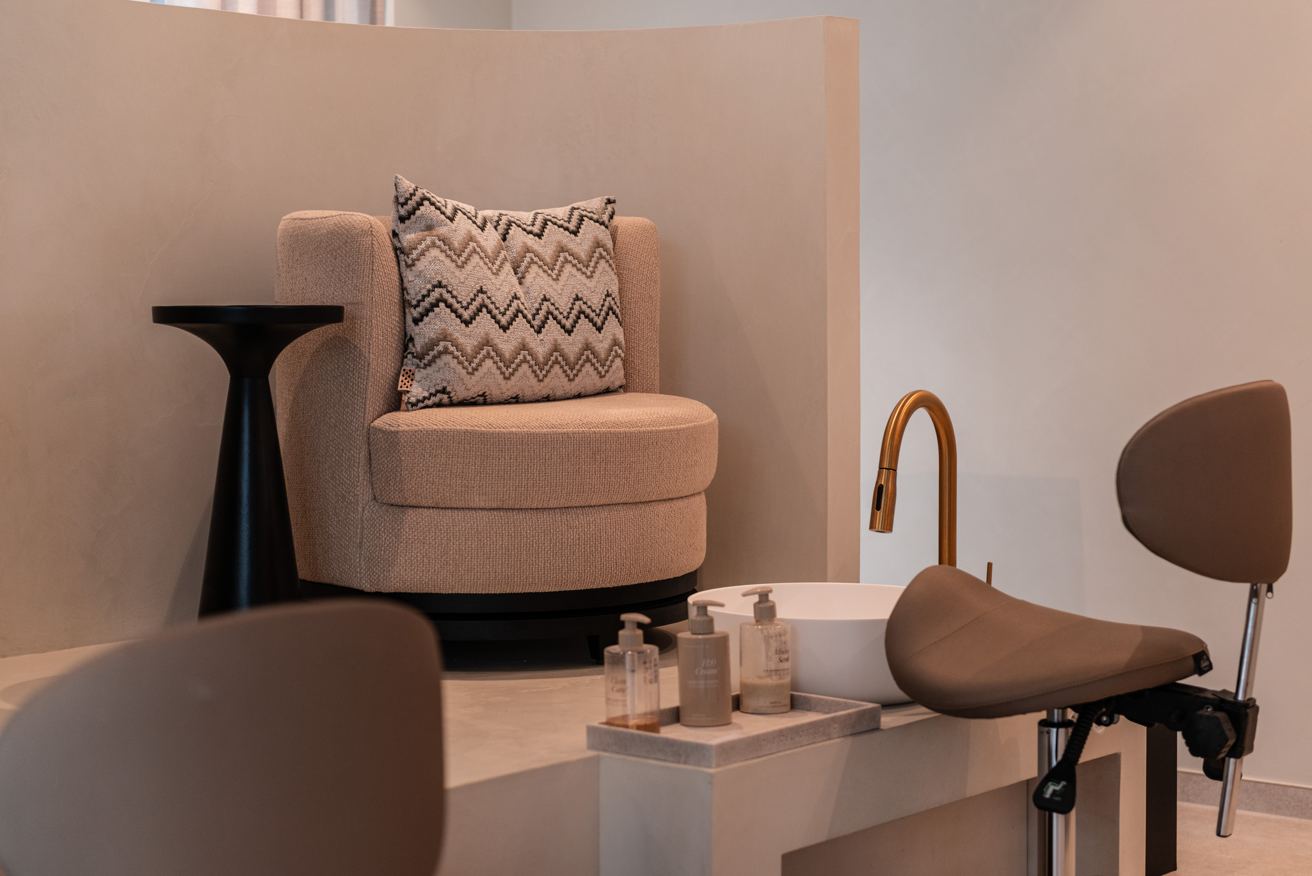 Velvel Beauty Brasschaat - Beautysaloninrichting PAC interiors